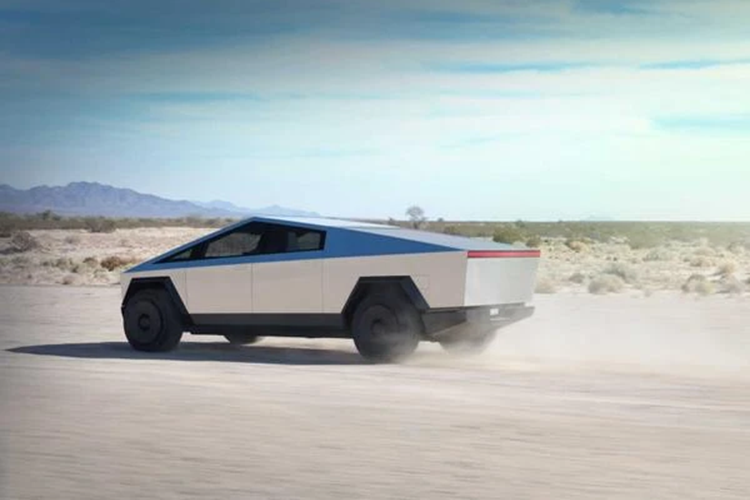 Cybertruck có ba cấu hình: dẫn động cầu sau, Cyberbeast hai động cơ và Cyberbeast ba động cơ. Phiên bản dẫn động cầu sau của xe sẽ có giá khởi điểm là 60.990 USD (khoảng 1,48 tỷ đồng). Bản này sẽ có phạm vi hoạt động 400 km cho một lần sạc đầy.