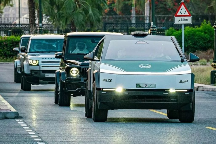 Bài đăng Tesla Cybertruck gia nhập cảnh sát Dubai rất nhanh sau đó đã nhận được phản hồi từ CEO Tesla – Elon Musk với nội dung:”Tuyệt vời”. Trong khi tài khoản Cybertruck của Tesla bình luận: "Thật tuyệt vời - cảm ơn vì sự tin tưởng!"