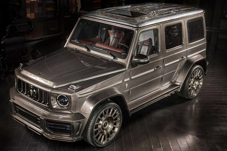 Mới đây, hai thương hiệu Carlex và Mercedes-Benz đến từ châu Âu đã hợp tác để tôn vinh lĩnh vực nuôi chim ưng của Ả Rập bằng chiếc Mercedes-Benz G63 AMG G-Falcon độc nhất vô nhị và một khẩu súng săn đặc biệt.