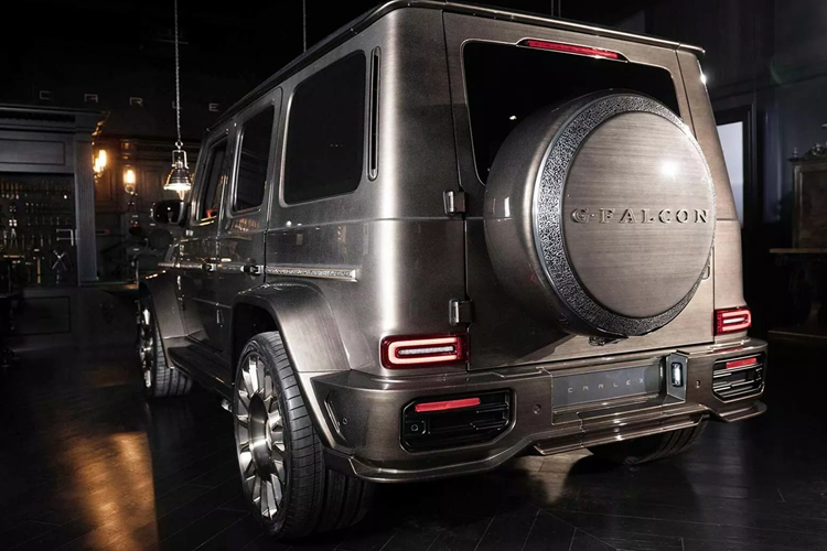 Khẩu súng trường tùy chỉnh này được sản xuất vào năm 2010 và hiện sẽ được bán dưới dạng gói với G-Falcon đặt riêng của Carlex. Hai tác phẩm nghệ thuật đặc biệt này sẽ được trưng bày cùng nhau tại Triển lãm Săn bắn và Cưỡi ngựa Quốc tế Abu Dhabi 2024.