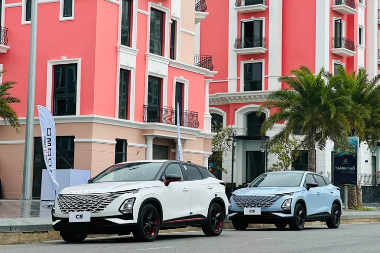 Với cảm nhận ban đầu trong thời gian hạn chế, Omoda C5 là mẫu xe giàu trang bị hiện đại, trẻ trung, mang lại cảm giác chắc chắn trong thân vỏ và khá ổn định khi vận hành. Mặc dù chưa công bố giá bán, nhưng với hàng loạt trang bị đáng kể như trên, cùng với giá bán khuyến nghị tại các thị trường khác, giá của Omoda C5 có lẽ không thể rẻ.