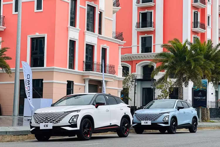 Với cảm nhận ban đầu trong thời gian hạn chế, Omoda C5 là mẫu xe giàu trang bị hiện đại, trẻ trung, mang lại cảm giác chắc chắn trong thân vỏ và khá ổn định khi vận hành. Mặc dù chưa công bố giá bán, nhưng với hàng loạt trang bị đáng kể như trên, cùng với giá bán khuyến nghị tại các thị trường khác, giá của Omoda C5 có lẽ không thể rẻ.