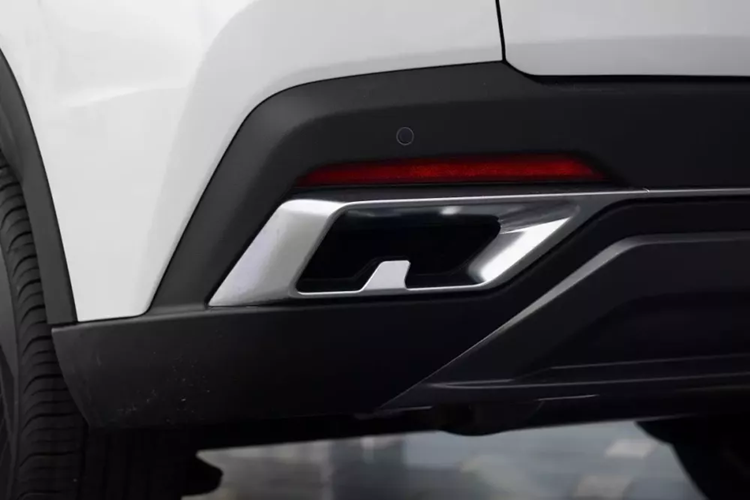 Kết quả là động cơ tạo ra công suất 115 kW và mô-men xoắn 230 Nm, tăng nhẹ lần lượt là 7 kW và 20 Nm. Xe sử dụng hộp số biến thiên liên tục (CVT) giả lập 9 cấp và mức tiết kiệm nhiên liệu được công bố là 6,9 L/100 km, tuy nhiên, con số thực tế sẽ cao hơn.