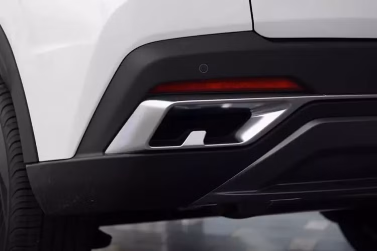 Kết quả là động cơ tạo ra công suất 115 kW và mô-men xoắn 230 Nm, tăng nhẹ lần lượt là 7 kW và 20 Nm. Xe sử dụng hộp số biến thiên liên tục (CVT) giả lập 9 cấp và mức tiết kiệm nhiên liệu được công bố là 6,9 L/100 km, tuy nhiên, con số thực tế sẽ cao hơn.