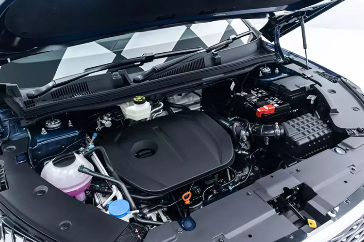 Với 4 người trong xe, Omoda C5 có thể dễ dàng lấy đà khi di chuyển và chạy với tốc độ 80 - 100 km/h (tốc độ thường gặp trên cao tốc) mà không gặp khó khăn gì. Chỉ có điều là khả năng tăng tốc khi bạn cần thực hiện các thao tác vượt hơi chậm chạp.