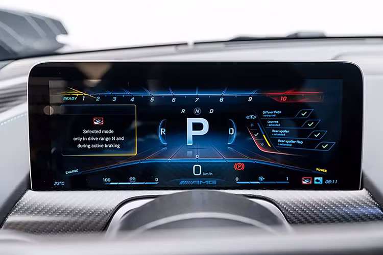 Điều đặc biệt về chiếc xe này là Mercedes chưa bao giờ công bố giá chính xác, nhưng các báo cáo ước tính giá khoảng từ 2 triệu đến 3 triệu đô la – gần một nửa so với giá mà F1rst Motors đưa ra. Việc không công bố giá bán sẽ khiến siêu phẩm này hấp dẫn hơn, đồng thời Mercedes cũng không chấp nhận khách hàng bán lại AMG One.