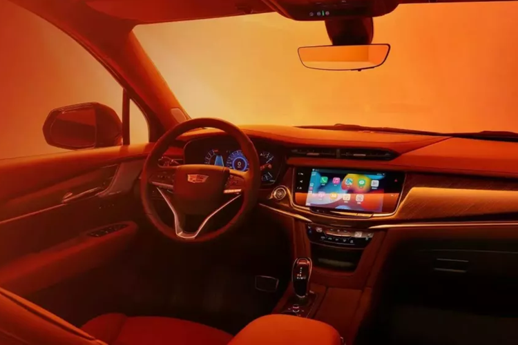 Bên cạnh màn hình mới, chiếc crossover này có ghế trước chỉnh điện 10 hướng với chức năng sưởi và thông gió. Chúng được kết hợp với ghế thuyền trưởng hàng ghế thứ hai có chức năng điều chỉnh điện 4 hướng cũng như tựa đầu theo phong cách hàng không.