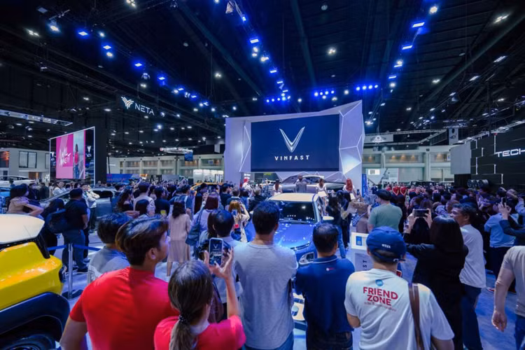 VinFast gianh cu dup giai thuong tai Trien lam oto quoc te BIMS 2024-Hinh-2