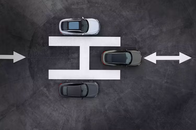 Thiết lập mới hứa hẹn sẽ giữ cho chiếc xe “gần như nằm ngang trong quá trình phanh, đánh lái và tăng tốc chủ động” và có tính năng điều chỉnh chiều cao xe. Hệ thống đánh lái tất cả các bánh cũng là một tùy chọn.