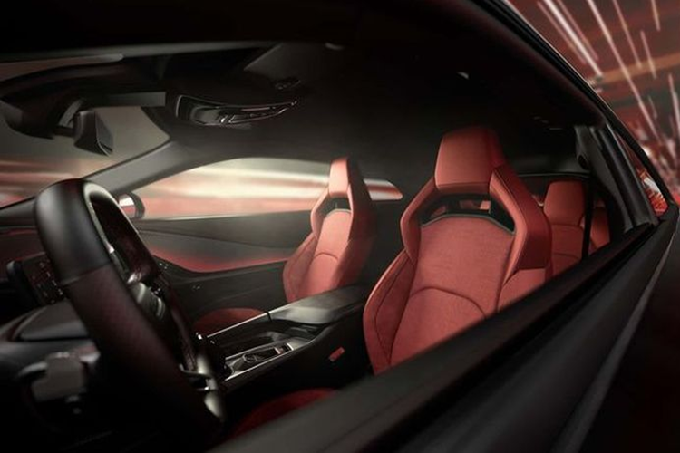 Xe điện Dodge Charger Daytona R/T 2 cửa được trang bị sẵn gói nâng cấp cấu hình Direct Connection Stage 1 ngay từ khi xuất xưởng với công suất 503 mã lực và mô-men xoắn 548 Nm. Trong khi đó, bản Scat Pack 2 cửa được nâng cấp gói Direct Connection Stage với sức mạnh lên đến 680 mã lực và mô-men xoắn 850 Nm.