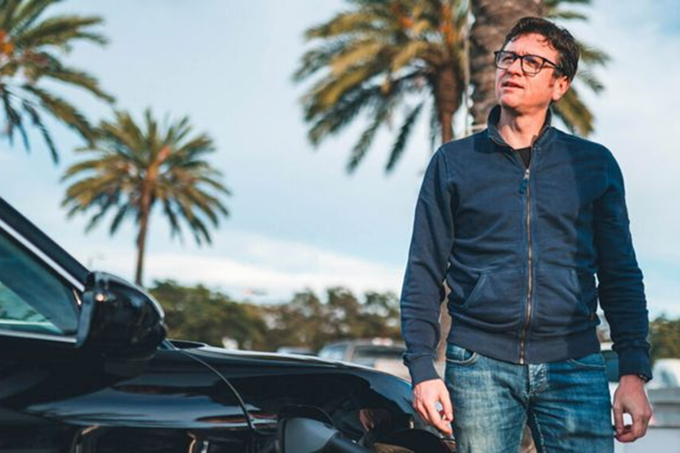 Siêu xe điện Porsche Taycan 2025 được tiến hành chạy thử trên đoạn đại lộ dài hơn 2.000km nối Los Angeles và San Diego, California. Xe được điều khiển với tốc độ lên tới 120 km/h, mức cao nhất được cho phép trên toàn tuyến đường. Tổng cộng, công ty đã thử nghiệm bốn phiên bản, tất cả đều được trang bị cụm pin có dung tích lớn nhất.