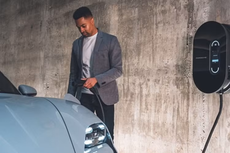 Cần phải lưu ý rằng đây chỉ là buổi chạy thử độc lập do Porsche tổ chức để kiểm tra khả năng vận hành của Taycan. Phạm vi di chuyển chính thức được in trong các catalogue giới thiệu xe sẽ do Cơ quan bảo vệ môi trường Mỹ (Environmental Protection Agency - EPA) tiến hành đo đạc và công nhận.