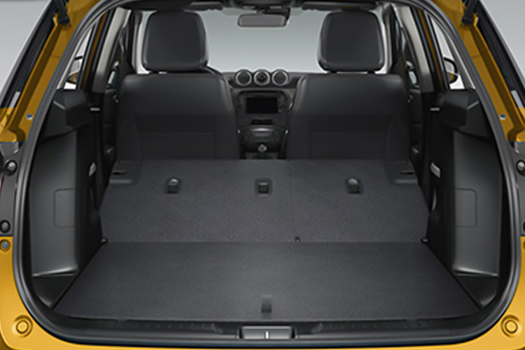 Động cơ này đi với hộp số sàn 6 cấp và hệ dẫn động cầu trước hoặc 4 bánh AllGrip Select 4WD. Thứ hai là động cơ hybrid với máy xăng 4 xi-lanh, hút khí tự nhiên, dung tích 1.5L, sản sinh công suất tối đa 99 mã lực. Động cơ này kết hợp cùng mô-tơ điện mạnh 33 mã lực và pin lithium-ion 140V.