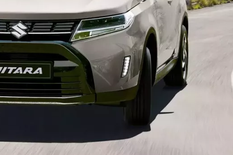 Thậm chí, nội thất của Suzuki Vitara 2024 có thiết kế như xe ra mắt từ thập niên '90. Đây sẽ là một điểm trừ không nhỏ của mẫu xe nhà Suzuki. Bên trong xe, Suzuki Vitara 2024 tiếp tục được trang bị bảng đồng hồ analog với màn hình đa thông tin cỡ nhỏ ở giữa.