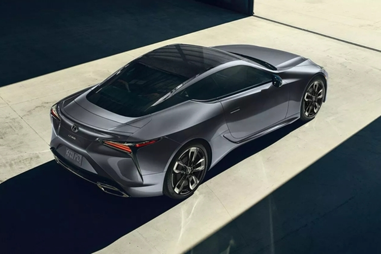 Mức giá xe Lexus LC 500h 2025 và LC 500 2025 cho bản V8 từ 100,425 USD (tương đương 2,507 tỷ đồng) và các phiên bản hybrid từ 103,575 USD (tương đương 2,586 tỷ đồng).