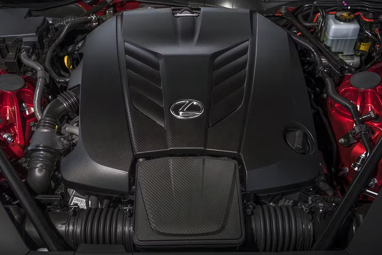 Ngoài ra, nội thất khi mua dịch vụ Bespoke cũng có chút tinh chỉnh với tông màu trắng hoặc xanh đặc biệt bên cạnh 3 màu sắc tiêu chuẩn. Nếu các lựa chọn trên chưa đủ hấp dẫn, thì chứng nhận in trên giấy washi truyền thống của Nhật Bản, được ký bởi Kỹ sư trưởng LC, Tasushi Muto có thể là điểm nhấn.