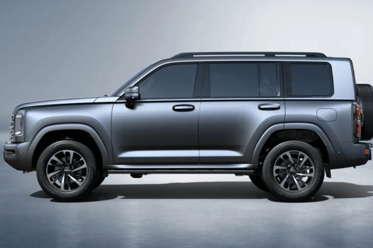 Nhưng phía đại lý Haval chia sẻ rằng sẽ có bốn phiên bản xe được cung cấp cho người tiêu dùng lựa chọn, trong đó phiên bản cơ bản sẽ có giá khởi điểm là 4.300.000 rúp (360.000 nhân dân tệ hoặc 50.400 USD).