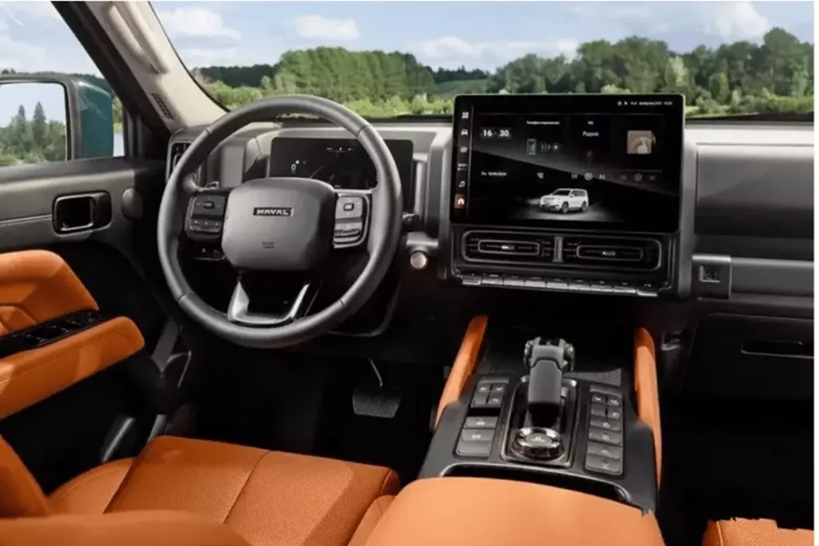 Mặt trước có lưới tản nhiệt hình vuông và đèn pha tròn retro được thiết kế với các đường song song và trang trí bằng đinh tán, tạo hiệu ứng thị giác độc đáo. Phần dưới đầu xe được trang bị tấm chắn bảo vệ phần đầu xe khỏi va chạm trong điều kiện địa hình phức tạp.