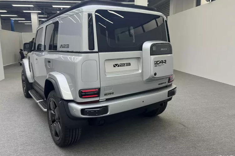 Chery iCAR V23 bản dẫn động cầu sau có phạm vi di chuyển là hơn 400 km, còn phiên bản dẫn động 4 bánh có phạm vi di chuyển là hơn 500 km, dự kiến dung lượng pin cũng sẽ như vậy tương đối khác nhau.