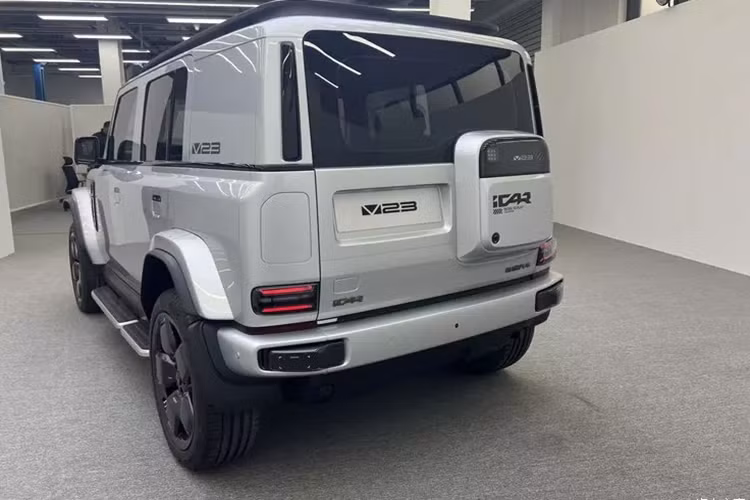Chery iCAR V23 bản dẫn động cầu sau có phạm vi di chuyển là hơn 400 km, còn phiên bản dẫn động 4 bánh có phạm vi di chuyển là hơn 500 km, dự kiến dung lượng pin cũng sẽ như vậy tương đối khác nhau.