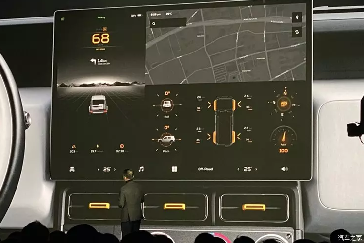 Điều ấn tượng nhất có lẽ là phần nhô ra phía trước cực kỳ ngắn của nó. Chính thiết kế này đã cho phép khả năng off-road của xe được phát huy tối đa. Thiết kế phần đuôi xe cũng được kết hợp rất khéo léo, trải nghiệm thị giác cũng rất tốt.