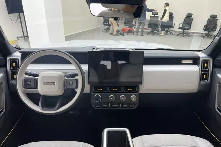 Ví dụ, "cặp học sinh nhỏ" của chiếc ô tô mới có thiết kế bên phải, trông rất khoa học viễn tưởng, điều đáng nói là chiếc cặp học sinh nhỏ không thể mở được từ bên ngoài mà được kết nối với bên trong, vì vậy nó có thể được coi là không gian lưu trữ bổ sung.