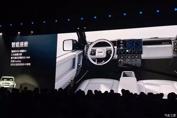 Tổng cộng có 10.000 chiếc iCAR 03 của Chery, mẫu xe đầu tiên của iCAR, đã được đưa ra dây chuyền sản xuất, với doanh số hơn 8.000 chiếc trong tháng đầu tiên ra mắt. Doanh số bán hàng trong tháng 3 là 5.487 chiếc và đợt OTA đầu tiên đã được ra mắt vào ngày 6/4/2024.