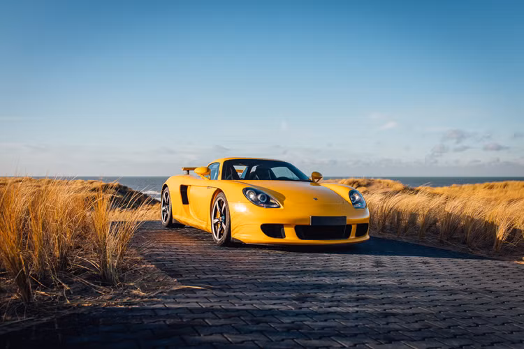 Đây cũng không phải là loại lốp hiệu suất thông thường, Porsche đã xác nhận rằng chúng được chế tạo đặc biệt để bổ sung cho khả năng vận hành độc đáo của siêu xe động cơ đặt giữa này.