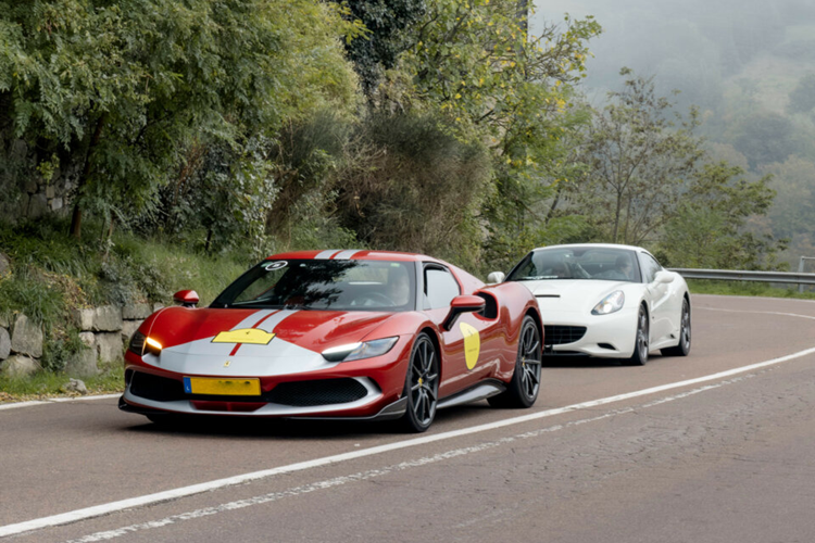 Chặng cuối cùng danh giá này của Chuyến tham quan Ferrari đã khép lại một mùa đầy phấn khích, với những hành trình ngoạn mục được lên kế hoạch chi tiết đến từng chi tiết nhỏ nhất, đưa khách hàng vào hành trình khám phá một số vùng đẹp nhất châu Âu như khám phá những địa điểm tuyệt vời, lái xe trên những con đường mới và kết bạn mới.