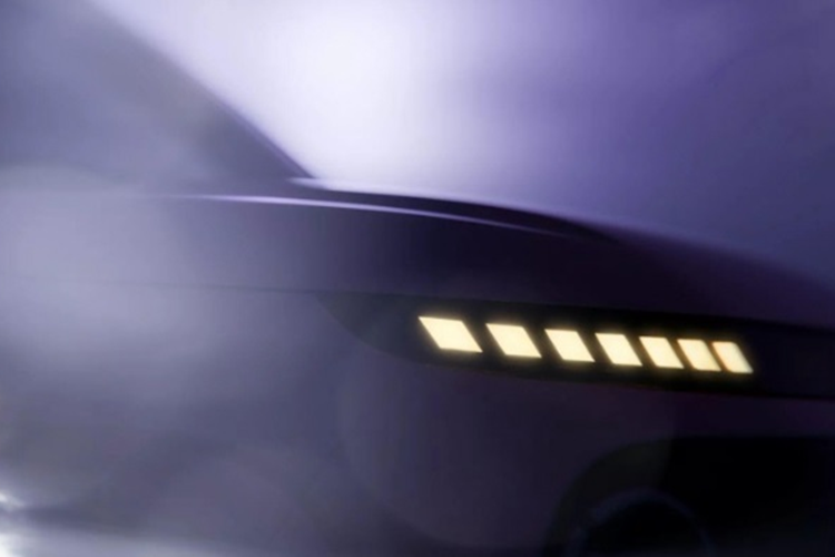 Phía sau của Hyundai Inster 2025 sở hữu cụm đèn hậu LED được thiết kế theo kiểu dáng pixel đơn giản khá giống mẫu Hyundai Ioniq 5 và Ioniq 6.