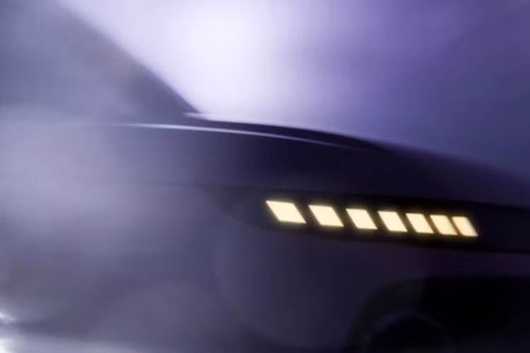 Phía sau của Hyundai Inster 2025 sở hữu cụm đèn hậu LED được thiết kế theo kiểu dáng pixel đơn giản khá giống mẫu Hyundai Ioniq 5 và Ioniq 6.