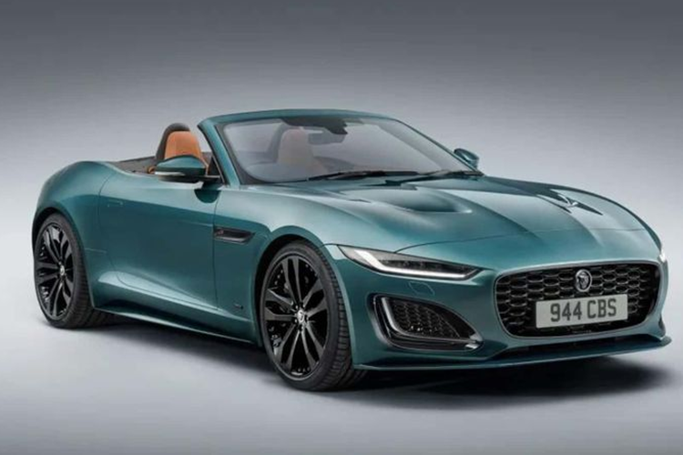 Chiếc Jaguar F-Type cuối cùng là phiên bản F-Type 75 với ngoại thất màu xanh Giola Green đặc biệt nhằm tri ân huyền thoại Jaguar E-Type Series III Convertible đời 1974.