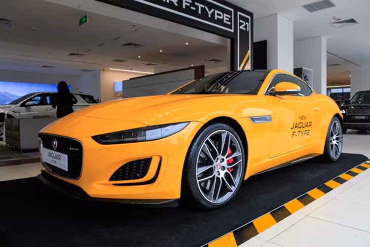 Trước khi chấm dứt sản xuất dòng xe thể thao này, Jaguar từng giới thiệu phiên bản F-Type ZP Edition với số lượng giới hạn 150 chiếc.