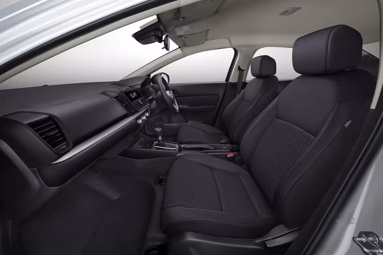 Danh mục này hoàn toàn thiếu vắng bản S, vốn là bản có giá rẻ nhất ở các đời xe City trước đây. Chưa đầy một năm trôi qua, đến thời điểm hiện tại Honda Thái Lan đã cho bản S xuất hiện trở lại. Với tên gọi đầy đủ là Honda City 1.0 Turbo S CVT 2024 mới, phiên bản này có giá chỉ từ 599.000 baht (khoảng 408 triệu đồng).