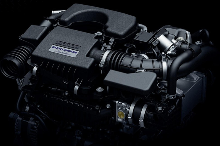 Động cơ xe vẫn là loại máy xăng 3 xy-lanh DOHC tăng áp với dung tích 1.0L, tỷ số nén 10.0:1, cho công suất 122 mã lực tại tua máy 5.500 vòng/phút và mô-men xoắn cực đại 173 Nm tại tua máy 2.000 – 4.500 vòng/phút.