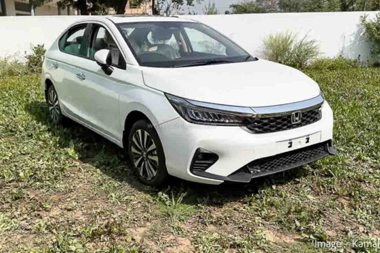 Đặc biệt, Honda City 1.0 Turbo S CVT 2024 cũng được trang bị hệ thống an toàn chủ động Honda Sensing giống như các bản còn lại ở Thái Lan, bao gồm 6 tính năng là hệ thống phanh giảm thiểu va chạm (CMBS), đèn pha thích ứng tự động (AHB), hệ thống kiểm soát hành trình thích ứng (ACC)