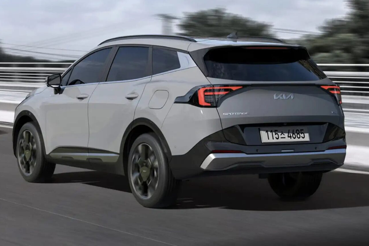 New Sportage có thể sẽ xuất hiện tại Việt Nam vào năm sau. Trong khi đó, THACO đang phân phối Sportage tại Việt Nam là thế hệ thứ 4, được giới thiệu năm 2022. Mức giá của Sportage từ 779 triệu đồng và không có bản hybrid. Sportage cạnh tranh các mẫu xe hạng C như Mazda CX-5 (749-959 triệu), Ford Territory (799-929 triệu), Hyundai Tucson (769-979 triệu đồng)…