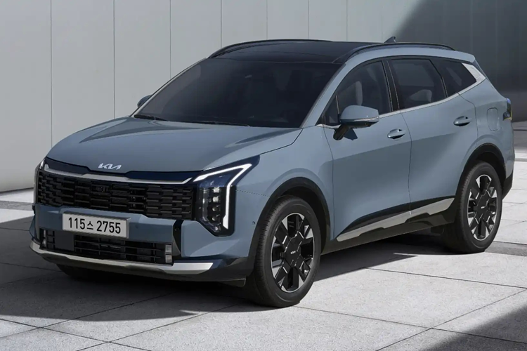 Kia Sportage 2025 có hai tuỳ chọn động cơ, gồm hybrid và thuần xăng tăng áp. Đối với động cơ xăng tăng áp 1.6L 4 xi-lanh, sản sinh công suất 177 mã lực và mô-men xoắn 265 Nm; kết hợp hộp số tự động 8 cấp (thay cho hộp số ly hợp kép 7 cấp thế hệ trước).