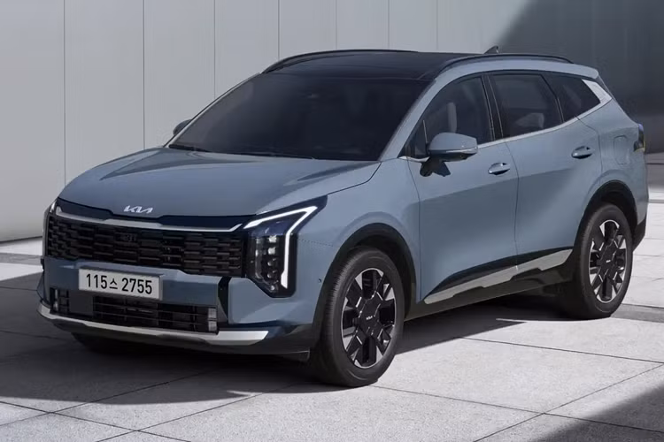 Kia Sportage 2025 có hai tuỳ chọn động cơ, gồm hybrid và thuần xăng tăng áp. Đối với động cơ xăng tăng áp 1.6L 4 xi-lanh, sản sinh công suất 177 mã lực và mô-men xoắn 265 Nm; kết hợp hộp số tự động 8 cấp (thay cho hộp số ly hợp kép 7 cấp thế hệ trước).