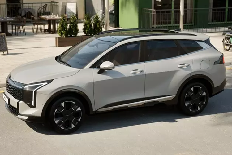 Cản trước được tinh chỉnh giúp đầu xe trở nên sang trọng hơn. Nổi bật phần hông xe là bộ mâm được thiết kế hoạ tiết mới, kích thước mâm tùy phiên bản từ 17-19 inch. Phần đuôi xe hầu như không có nhiều cải tiến so với thế hệ trước, nhưng vẫn mang đến cảm giác thống nhất.