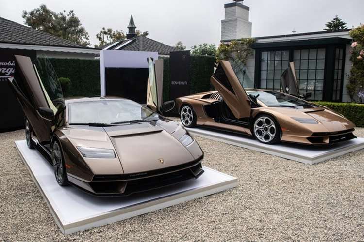 Ngay cả hốc bánh hình lục giác của siêu xe này cũng giống với Lamborghini Countach LP5000 QV 1985. Nằm trong hốc bánh này là bộ vành có đường kính 20 inch phía trước và 21 inch đằng sau, đi với lốp Pirelli P Zero Corsa.