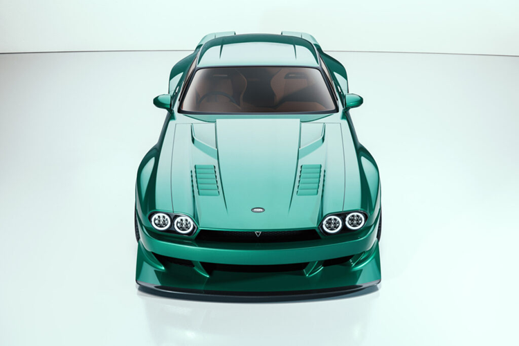 TWR Supercat động cơ V12 sở hữu thiết kế thân xe được làm bằng vật liệu sợi carbon được sáng tác bởi nghệ sĩ Khyzyl Saleem phối hợp với nhà thiết kế và nhà sưu tập nổi tiếng Magnus Walker, người đã tham gia nhóm phát triển của TWR.