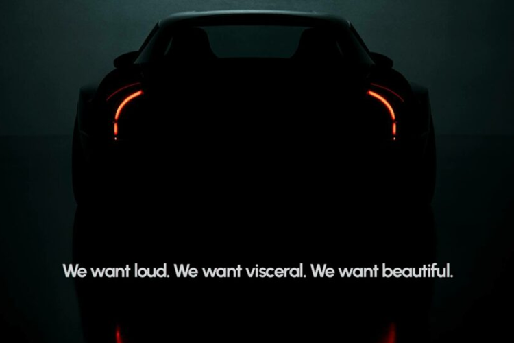 Phần thiết kế cột sau mở rộng mang tính biểu tượng của XJS đã được giữ lại, giữ nguyên thiết kế ban đầu của Malcolm Sayer. Phần đầu xe được thiết kế lại với đèn pha LED hiện đại, bộ chia phía trước lớn với các hốc gió vuông vức, khuếch tán lớn và ống xả gắn bên hông xe với thiết kế góc cạnh độc đáo.