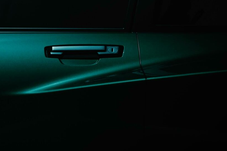 Động cơ sẽ được kết hợp trang bị hộp số sàn cùng hệ dẫn động cầu sau giúp tăng cảm giác lái phấn khích của xe. Được biết, xe sẽ có thiết lập khung gầm được sửa đổi kỹ lưỡng, tôn vinh tinh thần đua xe của TWR.