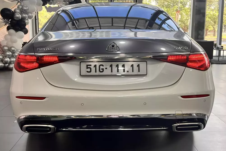“Hey Mercedes” là câu lệnh đơn giản và quen thuộc giúp người dùng kích hoạt trợ lý ảo thông minh và điều khiển mọi hoạt động trên xe theo mong muốn. Về sức mạnh, Mercedes-Maybach S450 4Matic được trang bị động cơ tăng áp, dung tích 3.0 lít thế hệ mới với công nghệ EQ Boost tạo ra công suất tối đa 367 mã lực.