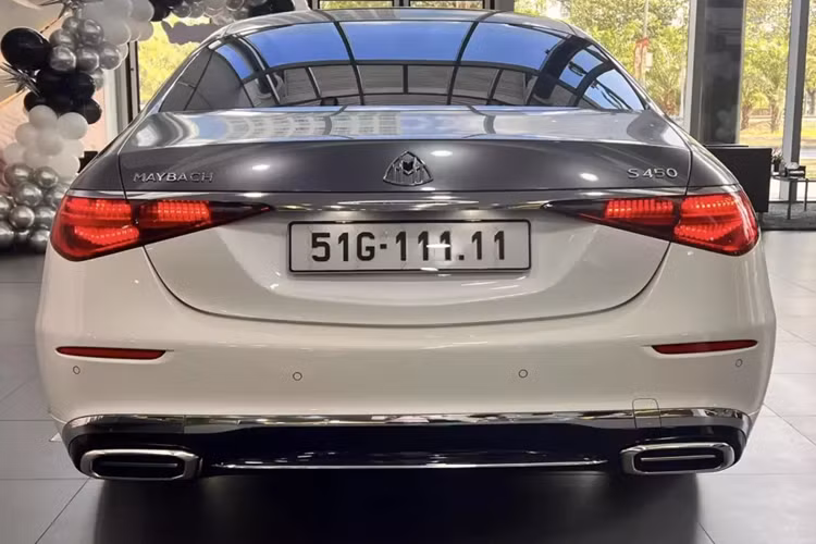 “Hey Mercedes” là câu lệnh đơn giản và quen thuộc giúp người dùng kích hoạt trợ lý ảo thông minh và điều khiển mọi hoạt động trên xe theo mong muốn. Về sức mạnh, Mercedes-Maybach S450 4Matic được trang bị động cơ tăng áp, dung tích 3.0 lít thế hệ mới với công nghệ EQ Boost tạo ra công suất tối đa 367 mã lực.