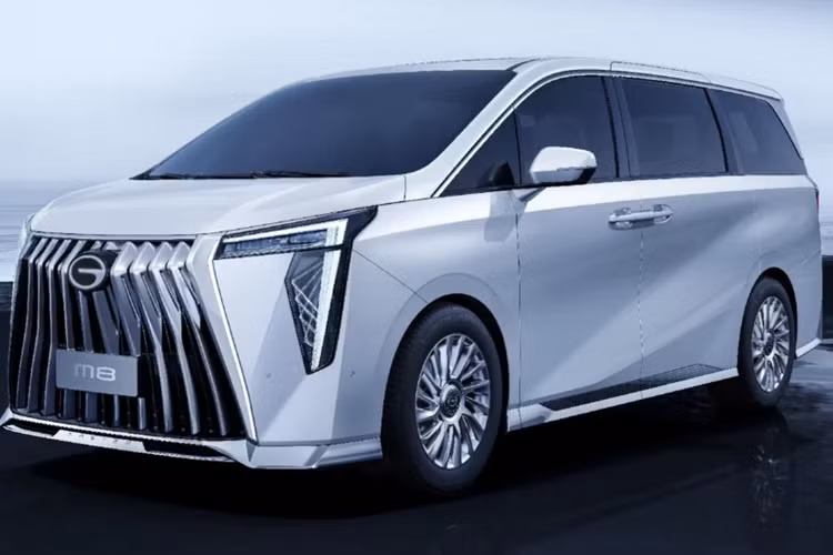 Riêng thế hệ đầu tiên ra mắt vào năm 2017, GN8 đã dẫn đầu thị trường nội địa Trung Quốc về doanh số bán xe MPV hạng sang trong 34 tháng liên tiếp. GAC M8 không chỉ ấn tượng bởi thiết kế lưới tản nhiệt cùng cụm đèn LED trước sau, mà còn trang bị hàng loạt tính năng và công nghệ tiên tiến như hệ thống treo điện tử SDC, hỗ trợ tự lái cấp 2…