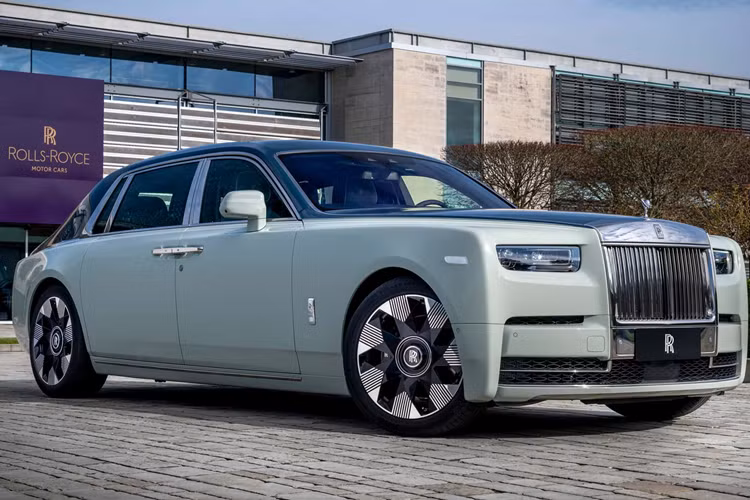Với bộ ba sản phẩm được chế tác đặc biệt này, Rolls-Royce tiếp tục thể hiện khả năng sáng tạo tuyệt vời trong việc nâng cấp các mẫu xe siêu sang của mình, nhằm đáp ứng nhu cầu cá nhân hóa của khách hàng.