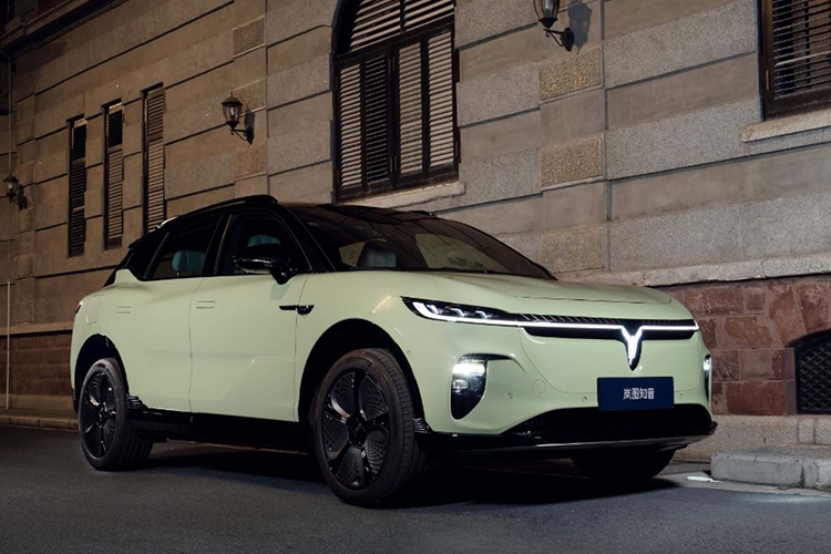 Công suất tối đa của động cơ trước và sau là 160 kWh, phạm vi di chuyển là 570 km. Mẫu xe dẫn động hai bánh có hai phiên bản dùng pin. Một phiên bản được trang bị pin giống như phiên bản dẫn động bốn bánh. Công suất tối đa của động cơ dẫn động là 215 kilowatt và phạm vi di chuyển là 625 km.