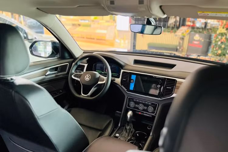 Volkswagen Teramont tại Việt Nam phiên bản hiện tại là mẫu SUV full-size 7 chỗ nhập khẩu từ Mỹ, được xây dựng dựa trên nền tảng MQB nổi tiếng của Tập đoàn Volkswagen. Đây cũng là mẫu SUV có kích thước lớn nhất sử dụng nền tảng này.